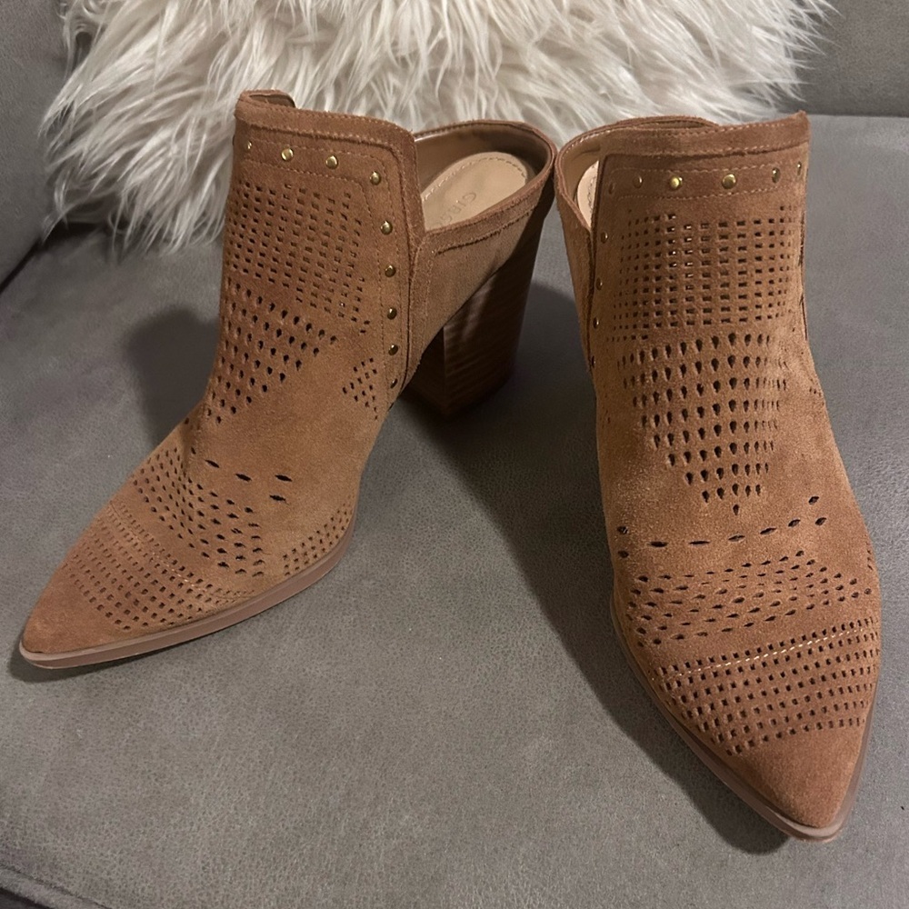 50%offw❤️ Gibson Latimer Perforated Suede Leather Slip On Mules Clog Heel 9